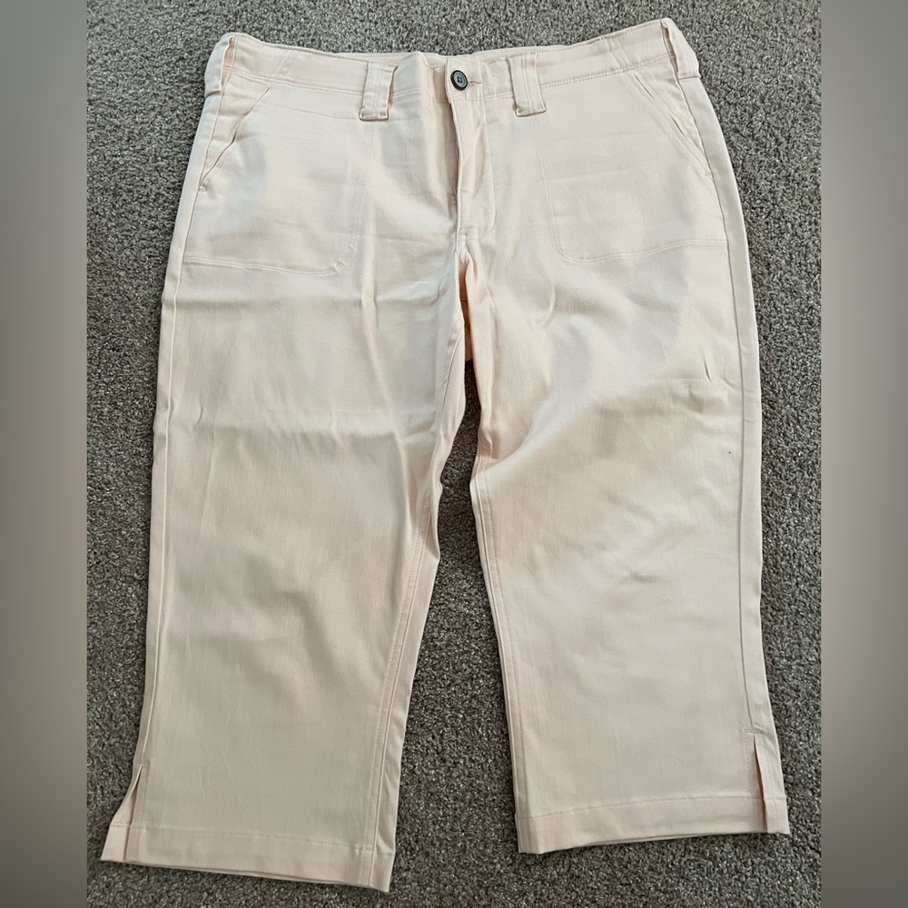 Denver Hayes Mia Mid Rise Soft Pink Capris